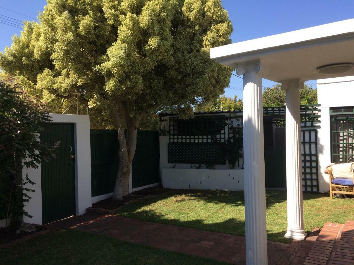 Homestay Delightful Surrey Street
