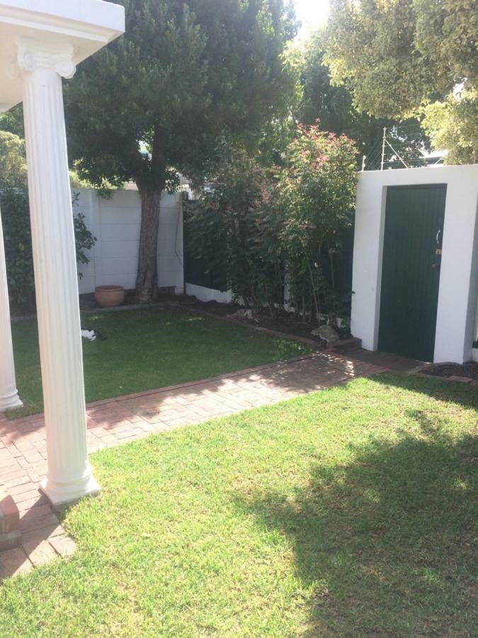 Delightful Surrey Street Homestay Cape Town